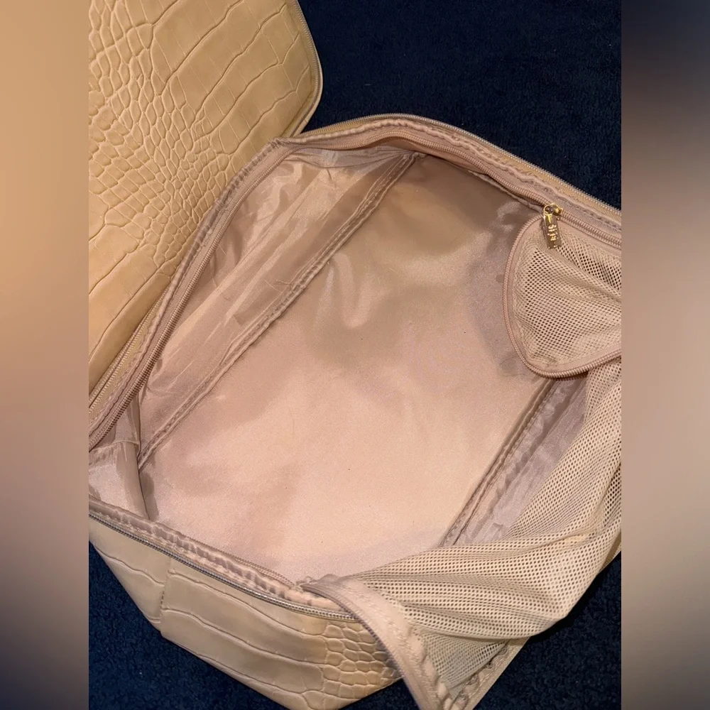 Beis Weekender Bag - Picture 8 of 13